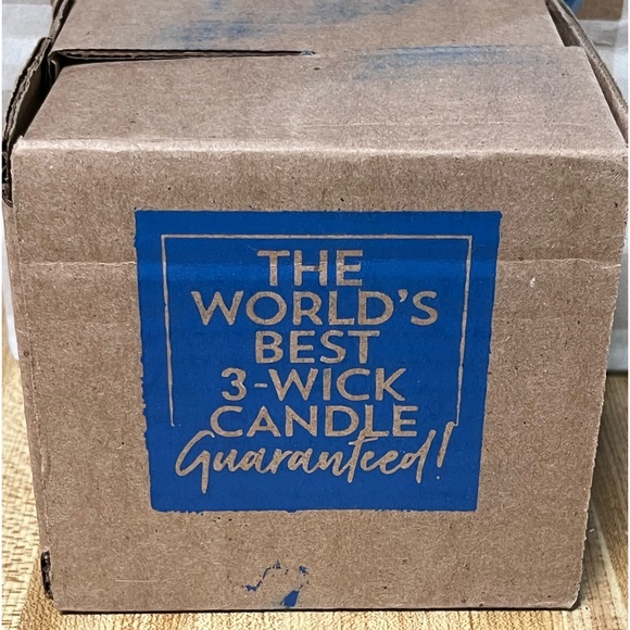 Bath & Body Works Gwen’s Note 3-Wick Candle - Picture 4 of 4